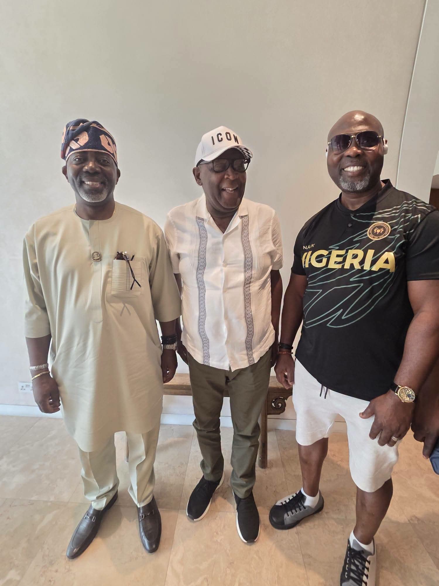 APC UK Chairman Tunde Doherty Presents Official Campaign Regalia To Edo Governor [SEE PHOTOS]