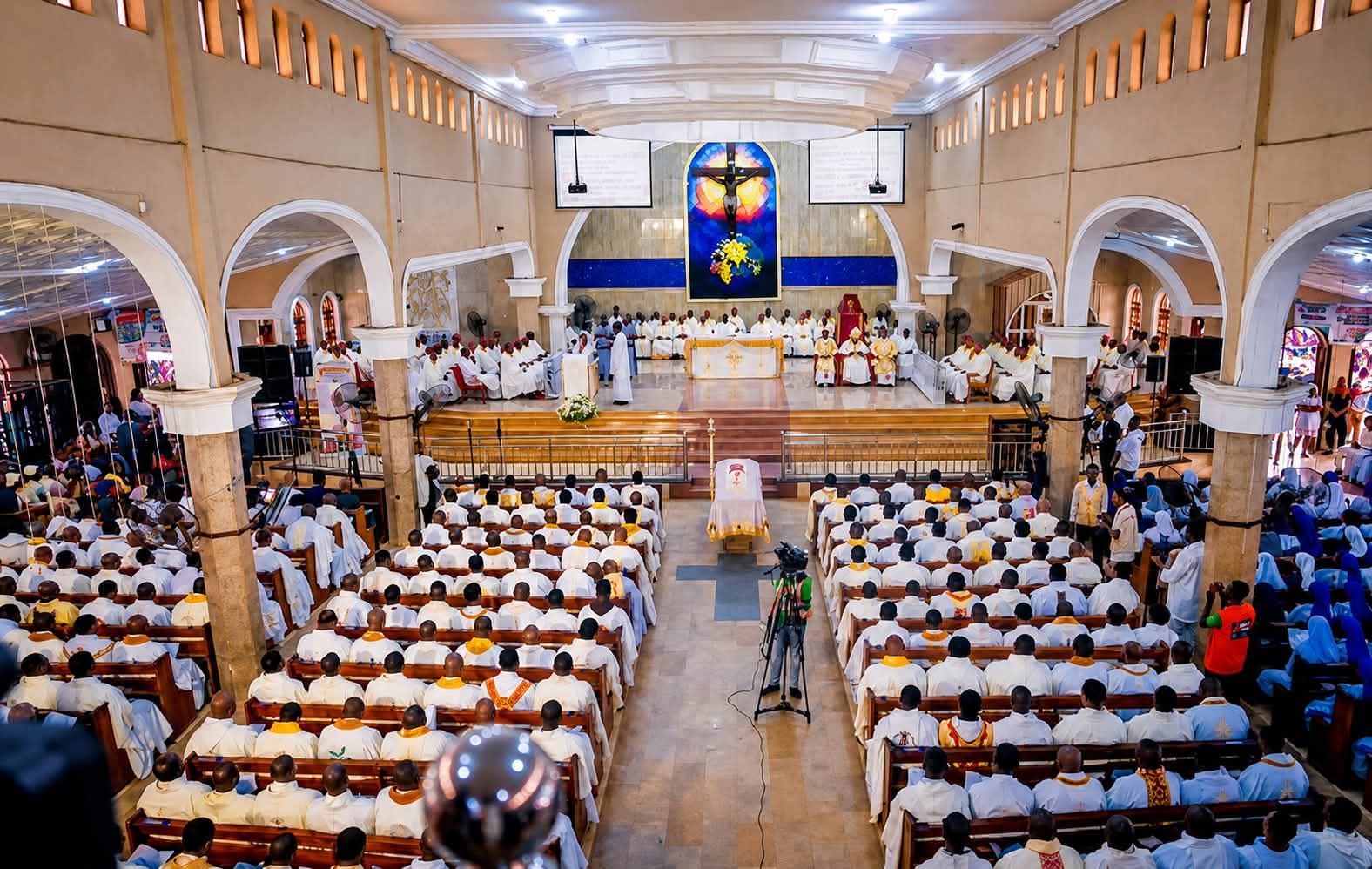 Edo ALGON Boss Sunny Ekpeson Joins Gov. Okpebholo, Dignitaries To Receive Remains Of Late Archbishop Akubeze In Benin [SEE PHOTOS]