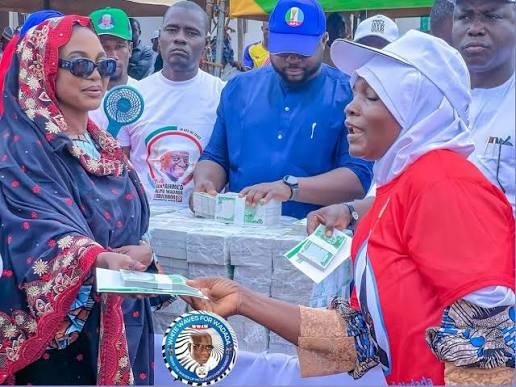 Nasarawa APC Candidate’s Wife Under Scrutiny Over Naira Cash Distribution