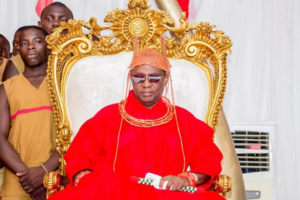 Oba Ewuare II Suspends Royal Praise Singers, Strips Leader of Title Over Igbinedion Performance